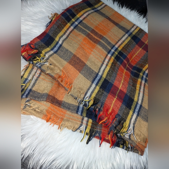 Plaid blanket scarf EUC OS - Picture 6 of 6